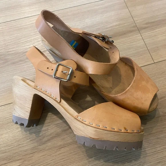 Mia Shoes Tan Leather Clog Sandal with Buckle - Picture 1 of 10